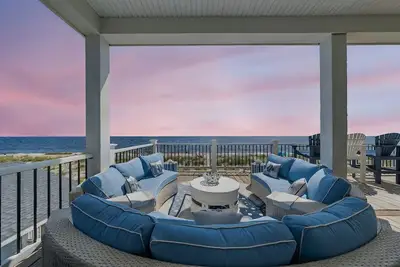 Image de New Home Ocean Front, Elevator, New Swim Spa, Outdoor Amphitheatre, Pickle Ball, Splash Pad, Publix