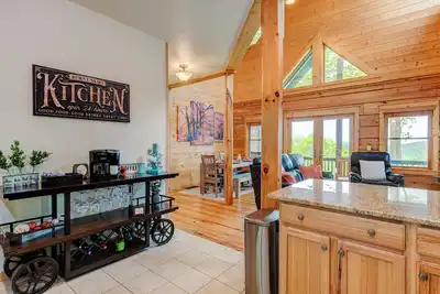 Image de Burnt Skies- Cabin-Hatley Pointe-Amazing Sunsets-Hot tub- Grill-Game Room