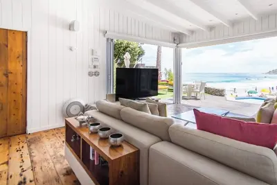 Image de A Breathtaking Oceanfront Escape on Clifton’s 3rd Beach