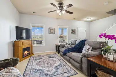 Image de Spacious Waukee Condo, 3br, fully furnished, attached garage, 2 pools, Pets ok!