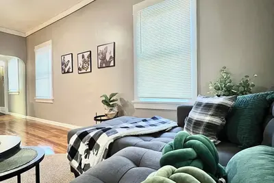 Image de Bella - Stylish Modern Retreat in Garfield Heights