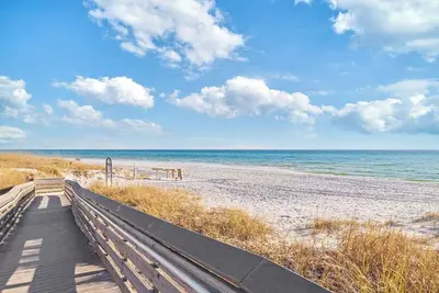 Image de 5 Bed Brand New Luxury Beach Home | Community Pool, Bikes, Golf Cart | 5 Bedroom | Screened Porchroom | Screened Porch