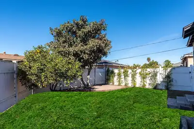 Image de Stylish 3 Bed 1 Bath Home - Pet Friendly!