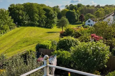 Image de Two-bedroom holiday home in Dawlish offering comfortable accommodation for up to four guests.