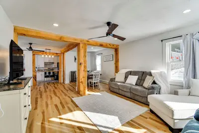 Marina Views, Walk to Dining: Oswego River Escape!