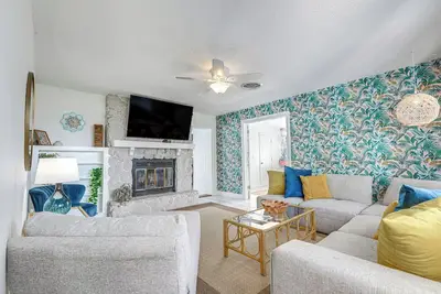 Image de 4 Mi to Jensen Beach Park: Family Home w/ Pool!