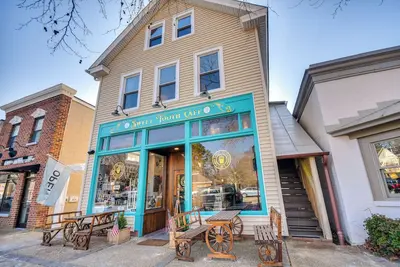 Image de Family-Friendly Main St Gloucester Apt w/ Balcony!