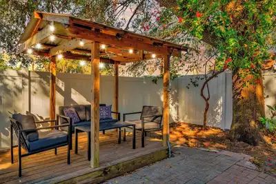 Image de Cozy and Spacious Tampa Home! Walk to the Water!