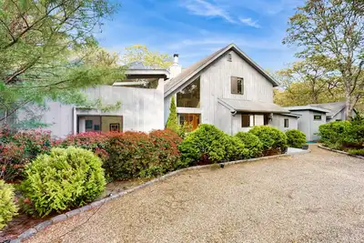 Image de Spacious island home near Farm Neck Golf Course, the beach and town