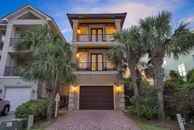 Image de Home located at Destiny by The Sea with 4 complimentary bikes & an elevator