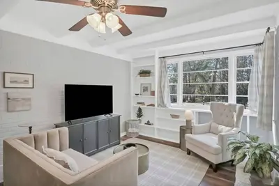 Image de Carter Compound + Private Apt | Near Ft Jackson