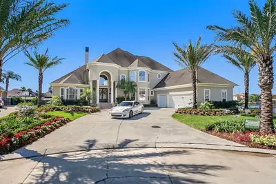 Image de Lake Mansion Luxury Estate 5br\/4Ba Resort Paradise