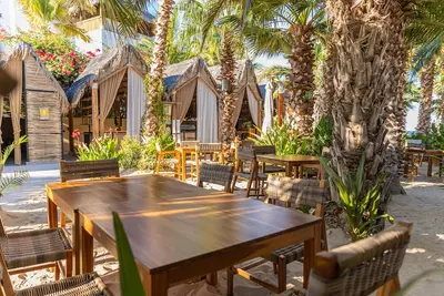 Image de Ocean Breeze: Beachfront Condo w\/ Ac and pools!