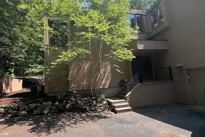 Image de Charming 3-bedroom home located in beautiful Birchwood in Harbor Springs