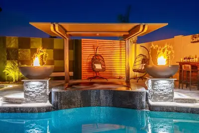 Image de New 8br\/5ba w\/200k Yard\/Heated Pool\/Hot Tub\/Arcade minutes from State Farm Arena