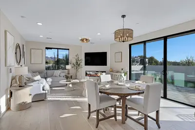 Image de Designer 2 Bedroom Retreat w/Hot Tub, Mountain Views & Premium WiFi