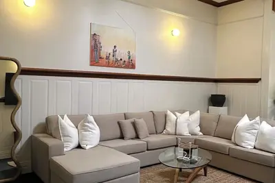 Image de Close to town in walking distance to cafes, restaurants and Lake Alexandra
