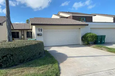 Image de Charming 2\/2\/2 townhome, 5 mins walk to the beach in Satellite Beach