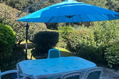 Image de Charmante maison avec terrasse et piscine partagée, à deux pas de la plage – Idéale 4 pers
