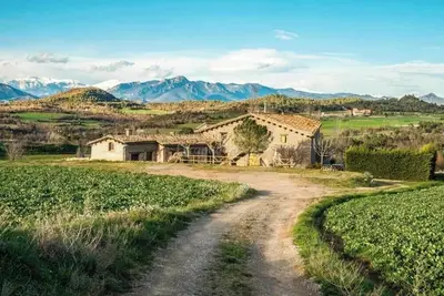 Image de Maison de campagne 'Cal Torrentí' avec vue sur les montagnes, piscine privée et Wi-Fi