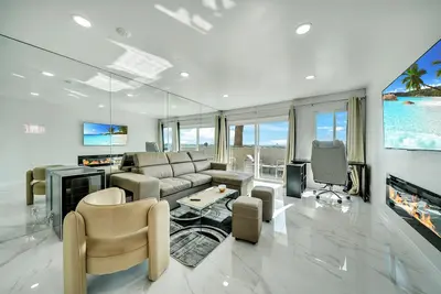 Image de Prime West Hollywood 2br Corner Apt with Skyline Views & Rooftop Terrace #42345