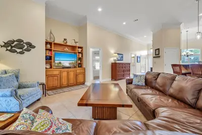 Image de Beach Beauty: Pet-Friendly Destiny West Home w/Community Pool + Beach Access