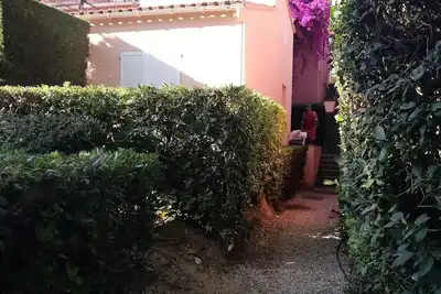 Image de Jolie petite maison au calme avec vue sur le jardin du domaine de la Coudoulière