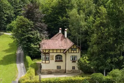 Image de große Villa (ca. 300qm) auf fast 1000 Meter Seehöhe