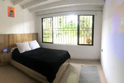 Image de Charming house with WiFi in vibrant Medellín in and safe. 5min ubr from provenza