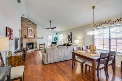 Image de Newly Remodeled 3 Bedroom Home\nGREAT Location