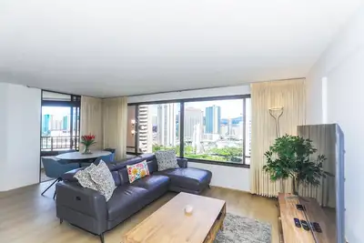 Image de 2-Bedroom Ocean View, Perfect Location in Waikiki!
