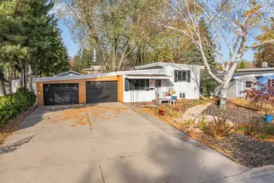 Image de Haven House Locust - Huge Backyard - Pet Friendly, 2 Bedroom 2 Bathroom