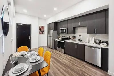 Image de Stylish 1-Bedroom Apartment Near Hollywood Hills | Pool, Gym & Secured Parking