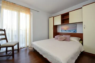 Image de Appartement de deux chambres avec le balcon et la vue sur le mer Mandre, Pag (A-23187-d)