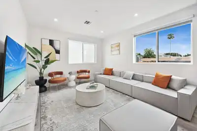 Image de Luxury 3bdr House with Hollywood sign View, parking provided