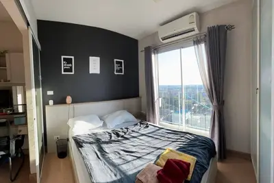Image de 1-bedroom riverside Bangkok apartment with washing machine, infinity pools, etc