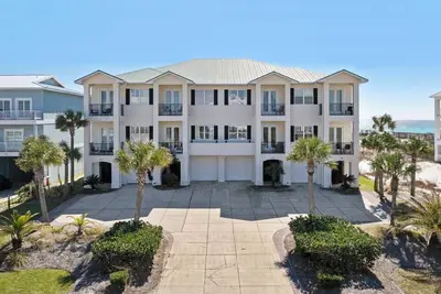 Image de New Listing! The Carlyle by Scenic Stays