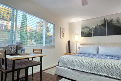Image de Private Entrance, King Sze Bed, Luxurious Shower