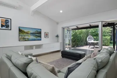 Image de Stylish Kensington Home with Outdoor Area