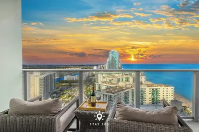 Image de Ocean Views - Balcony & Resort Pool Paradise