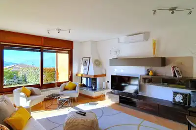 Image de Maison à Luino avec jardin et vue sur la ville