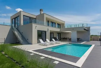 Image de Modern Villa with Sauna, Jacuzzi, and Sea View Near Novigrad