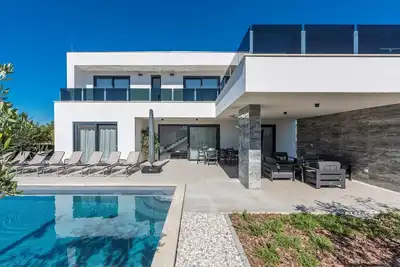 Image de Modern Villa with Jacuzzi, Heated Pool, and Sea View Near Novigrad