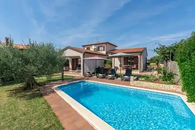 Image de Cozy Holiday Home with Private Pool and Garden in Novigrad