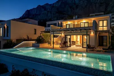 Image de Maison de vacances Makarska pour 1 - 6 personnes avec 3 chambres à coucher - Logement de vacances da