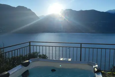 Laguna Blu - Dream Villa with panoramic Jacuzzi on Lake Como