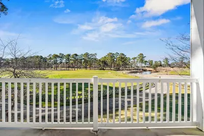 Image de World Tour Unit 206 - Overlooking the 18th Green