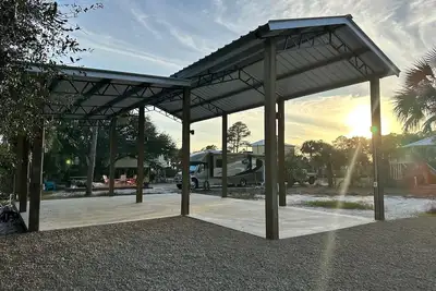 Image de Rv Lot Pole barn is fully covered and concreted Indian Pass