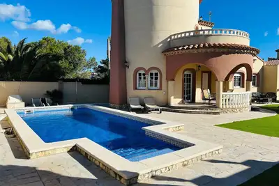 Image de Villa à Ametlla de Mar pour 6 personnes avec piscine privée, climatisation et barbecue