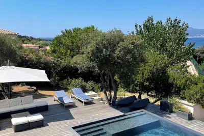 Image de Ă 2 minutes Ă pied de la plage\nVilla familiale avec piscine.